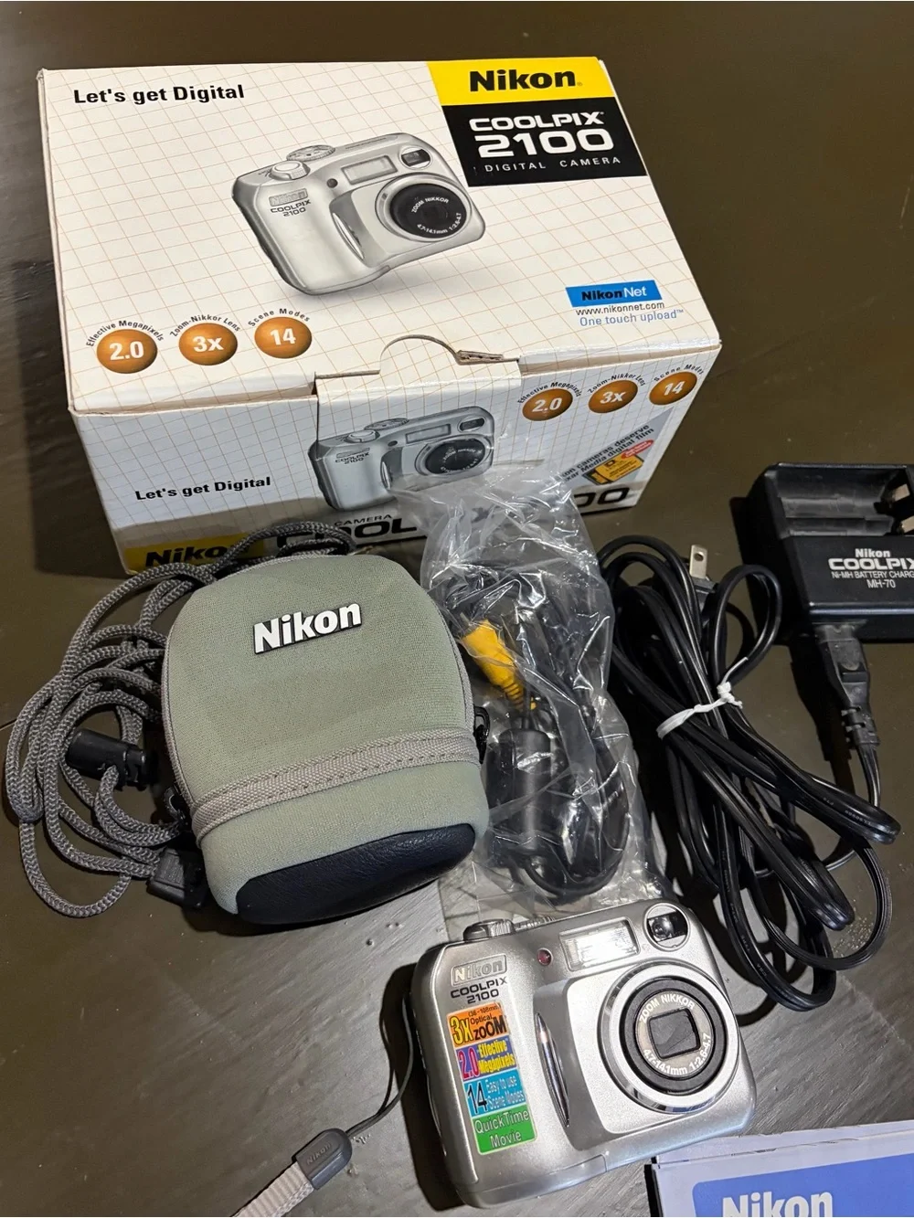 Nikon COOLPIX 2100 Silver Compact Digital Camera